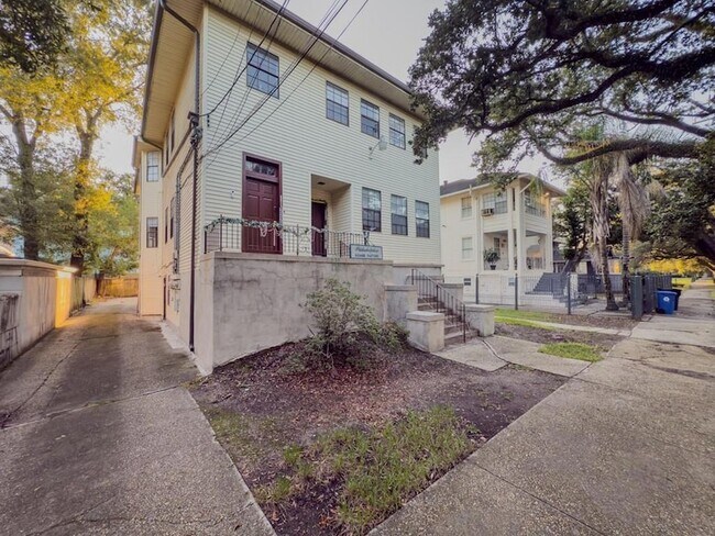 Foto del edificio - 2229 Napoleon Ave