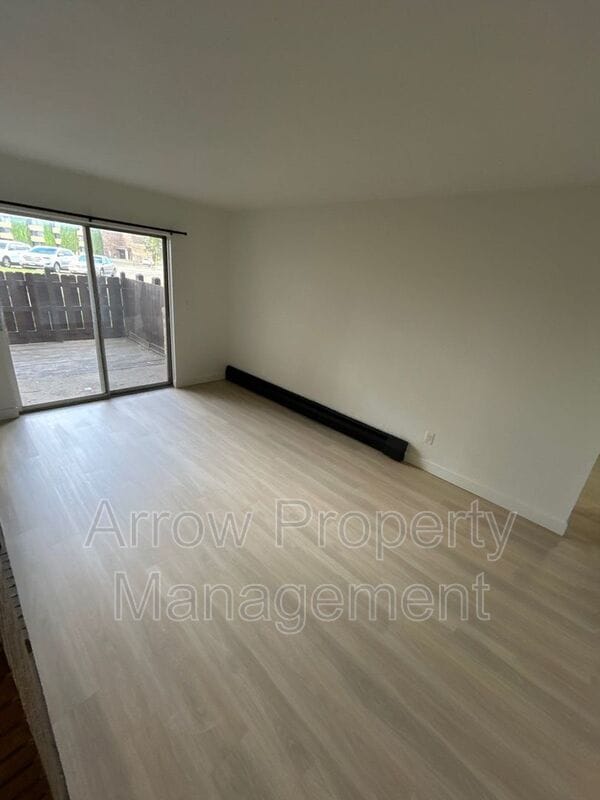 Building Photo - 215 E Arbor Ave