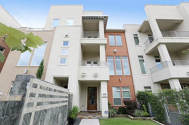 Building Photo - 5429 Hidalgo St