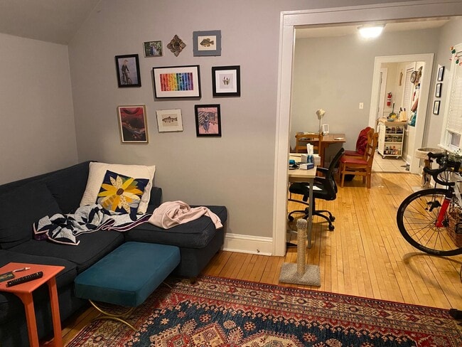 Building Photo - 647 Monroe St NE