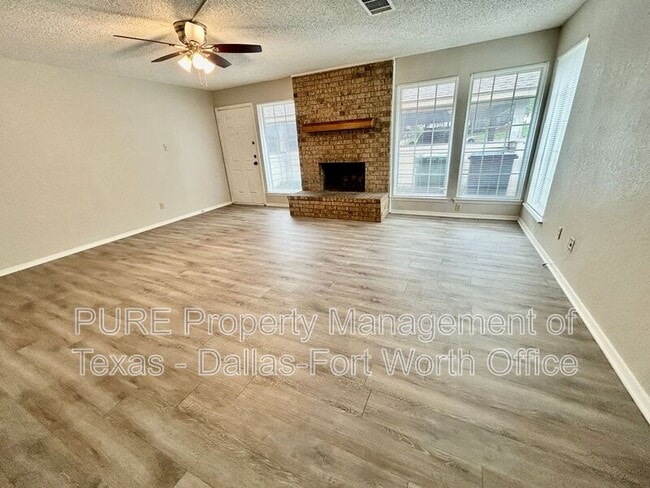 Foto del edificio - 2415 Oak Manor