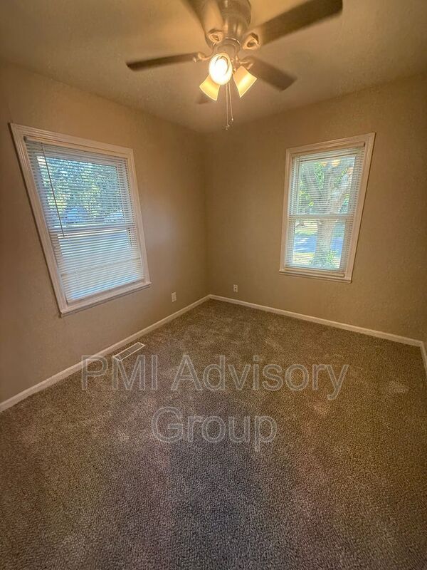 Building Photo - 4401 SW 19th St
