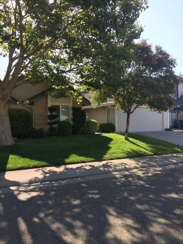 Primary Photo - Great House !!