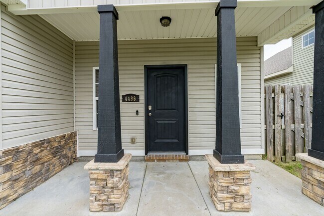 Foto del edificio - Spacious 3 Bedroom Home Close to UofA!