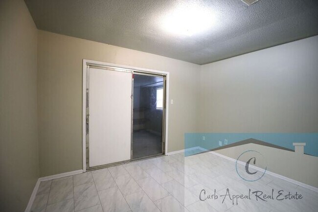 Foto del edificio - Recently renovated 2 bed, 1 bath apt