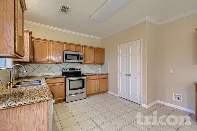Foto del edificio - 9711 Sugarblossom Ln
