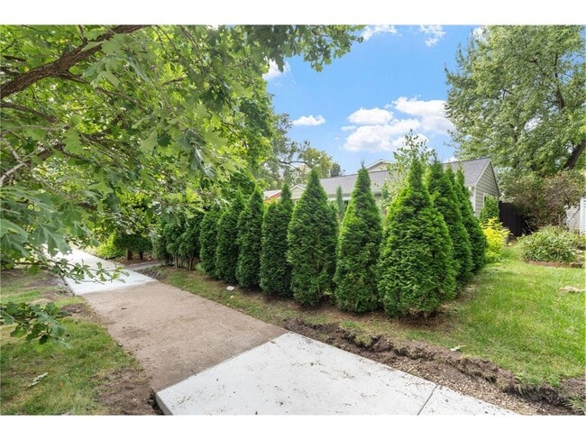 Foto del edificio - 263 Lexington Parkway S