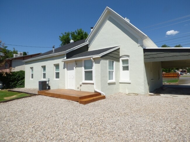 Building Photo - 4 Bd 1 Ba Upgrades Through Out in Murray