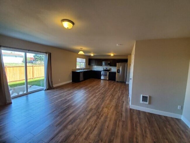 Foto del edificio - 16228 Prairie Heights St SE