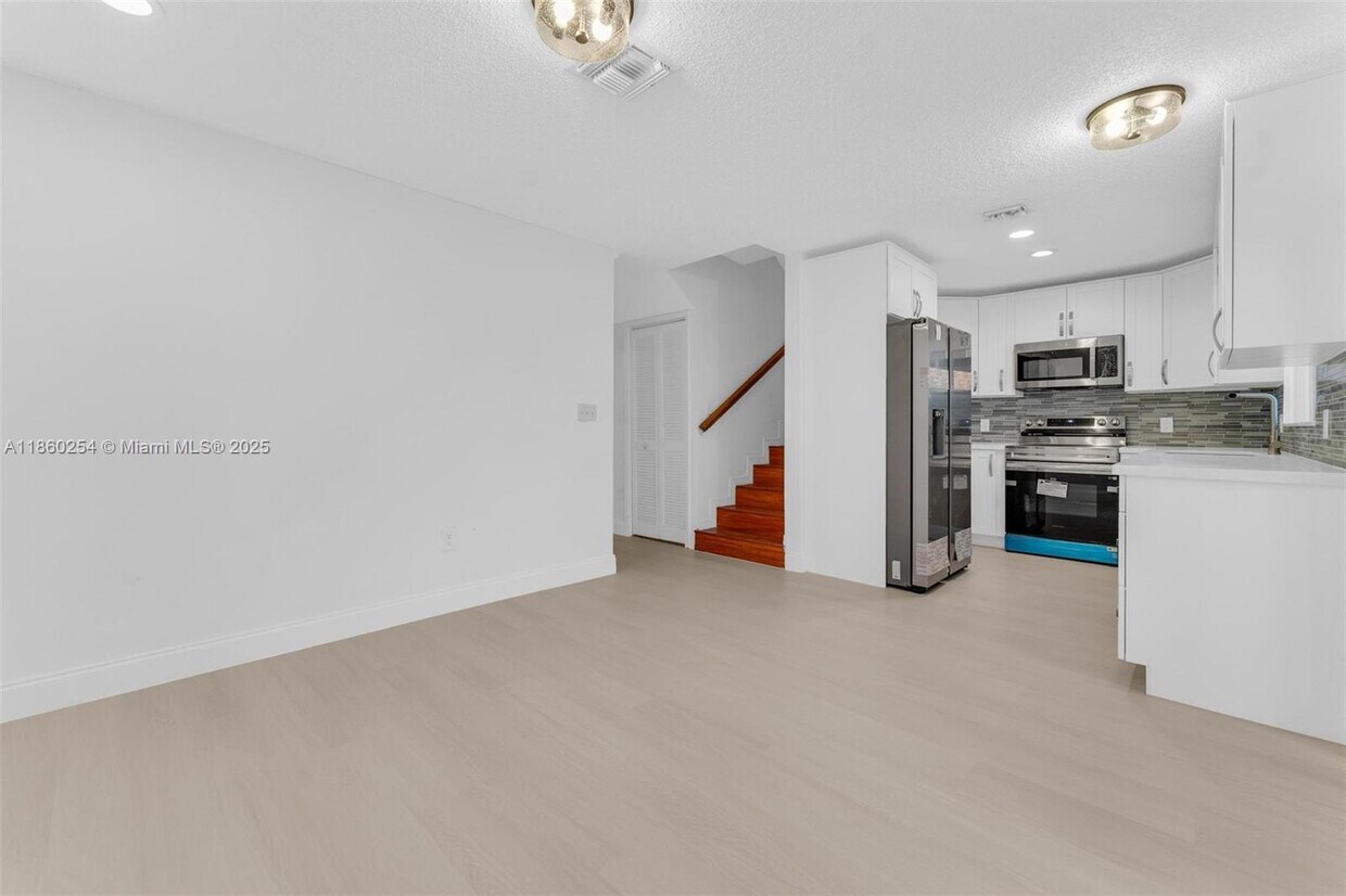 Primary Photo - 9745 NW 37th St