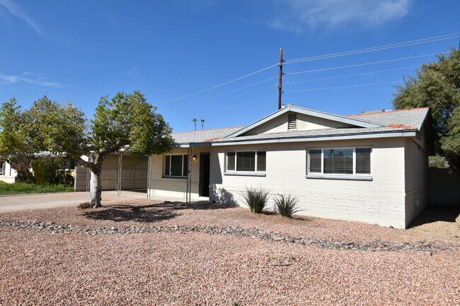 Building Photo - 3118 W Corrine Dr
