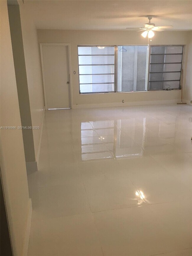 Foto del edificio - 16801 NE 14th Ave