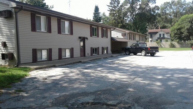Building Photo - 266 S Paw Paw St