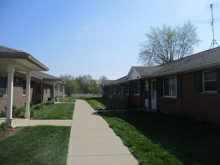 Foto principal - Completely Updated 2-bedroom 1-bath apartm...