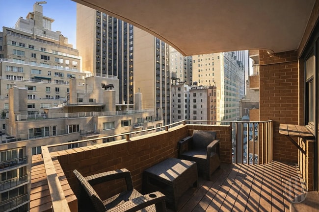 Building Photo - 58 W 58th St