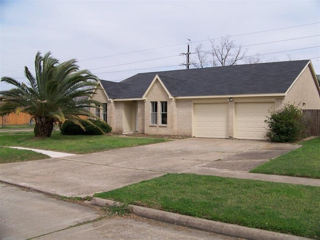Building Photo - 4742 Tain Dr