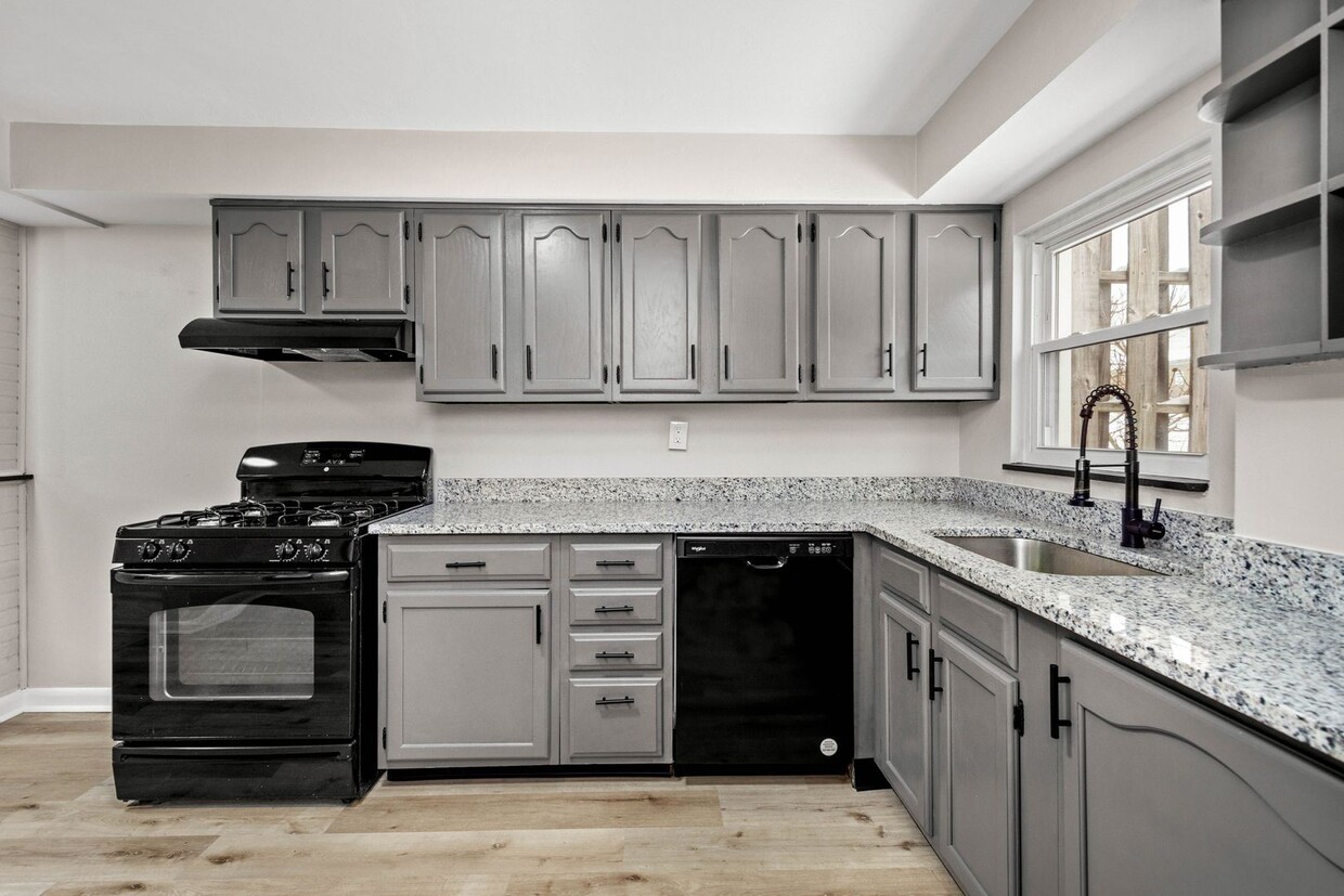 Primary Photo - WOW! 3 BEDROOM BOMBSHELL IN BON AIR WITH B...