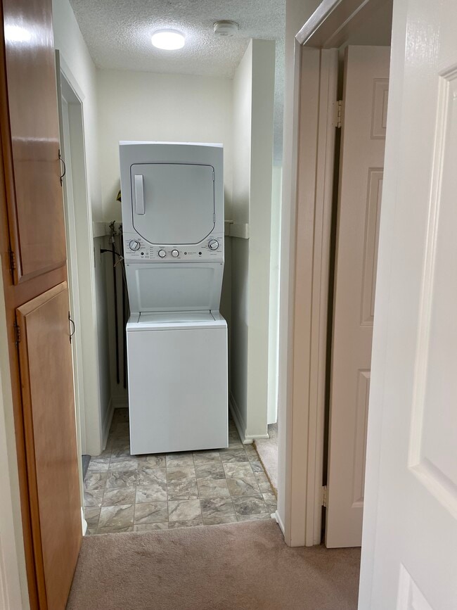 Laundry in unit - 1915 Ruhland Ave