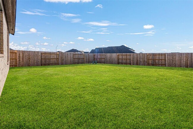 Foto del edificio - 4915 Shore Arbor Ln