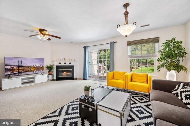 Building Photo - 6301 Rolling Hill Dr