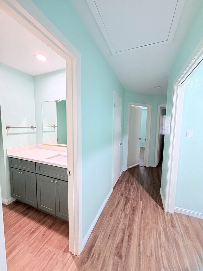 Building Photo - 8914 Beau Monde Dr
