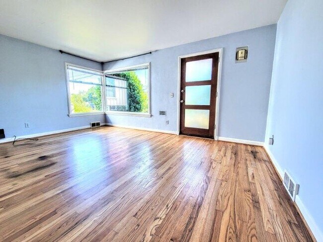 Foto del edificio - 7721 Earl Ave NW
