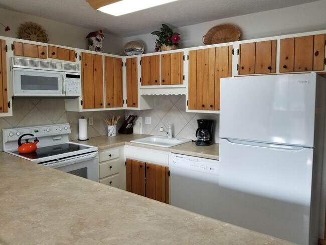 Building Photo - Long Term Rental- Dillon Valley West C202