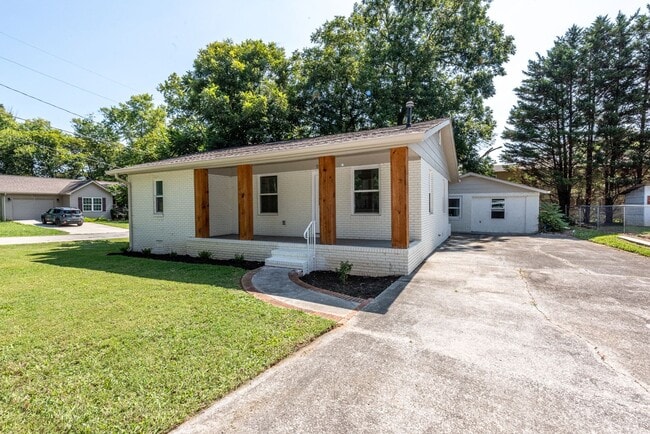 Building Photo - City of Maryville 37804 - 3 bedroom, 2 bat...