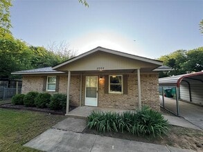 Building Photo - 2004 Throckmorton St