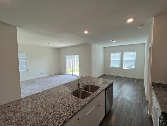 Foto del edificio - 22015 Sovereign Hts Ln.