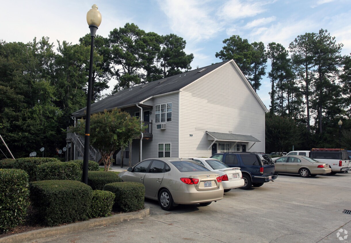 Foto principal - 145 Lullwater Dr