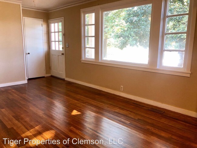 Foto del edificio - 3 br, 1 bath House - 700 Greenville St