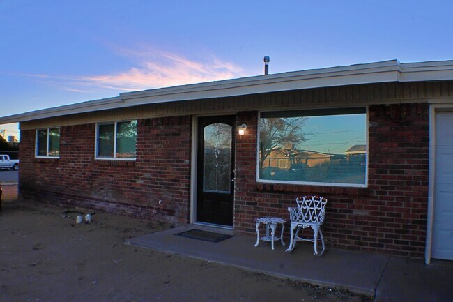 Foto del edificio - Beautiful 4-Bedroom Move-in Ready Home