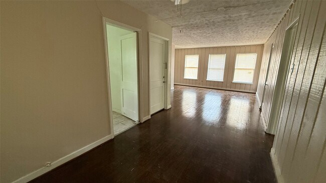 Foto del edificio - 4420 Roseland St