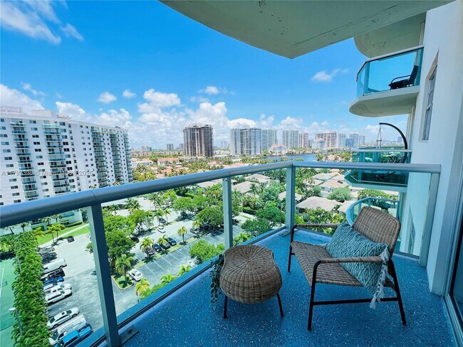 Foto del edificio - 19370 Collins Ave
