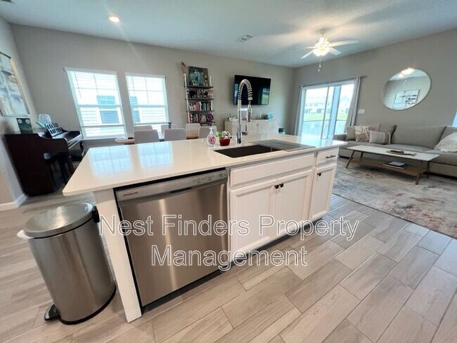 Foto del edificio - 12695 Josslyn Ln