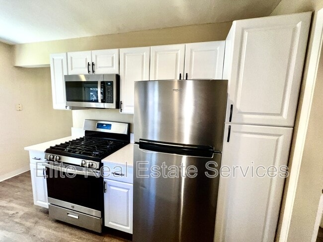 Foto del edificio - 9124 Rosedale Dr