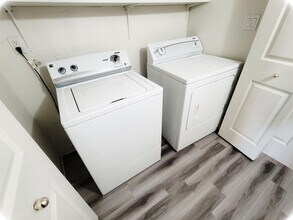 Building Photo - Lakeshore Apartments - Lake Views!