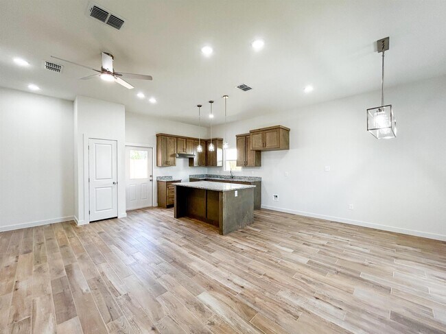 Building Photo - 5008 Cherimoya Ln