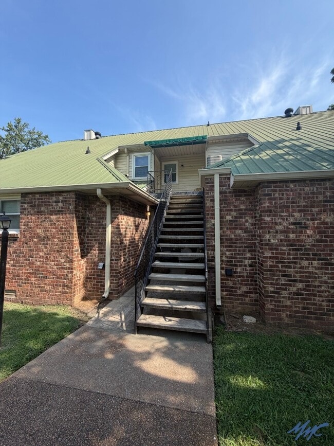 Building Photo - 1246 Hamilton Dr