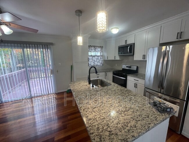 Foto del edificio - 5597 Shannon Ct