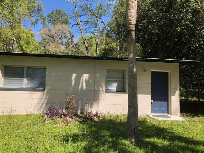 Foto del edificio - Great home in West Park off of Newberry Road.