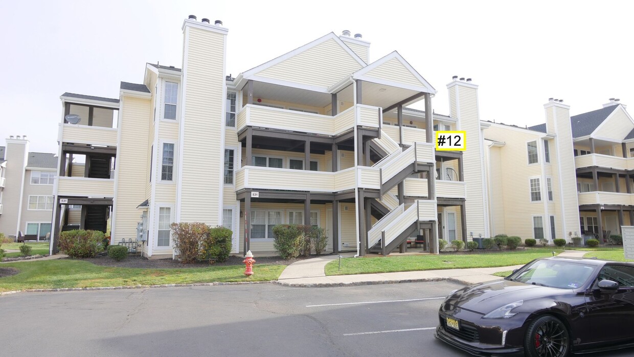 Primary Photo - 3rd Floor Condo with 2 BR and 2 Full Baths...