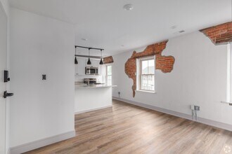 Building Photo - 103 S Main St