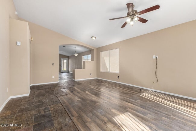 Foto del edificio - 8642 W Laurel Ln