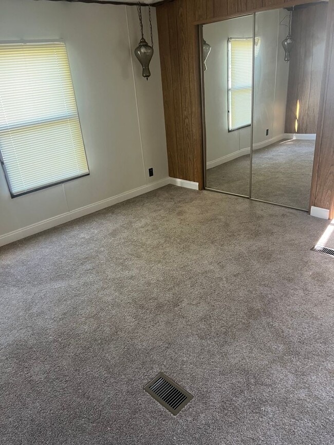 Building Photo - 5950 Navajo Trail