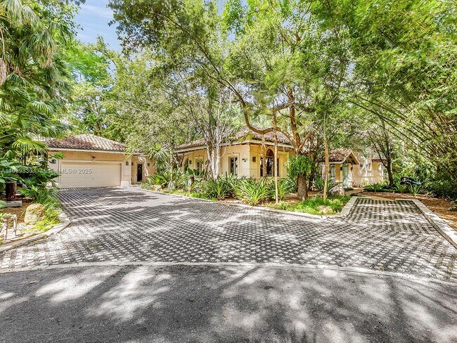 Foto del edificio - 3504 Banyan Cir