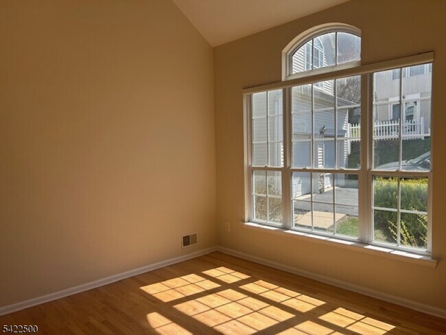 Foto del edificio - 209 Winding Hill Dr