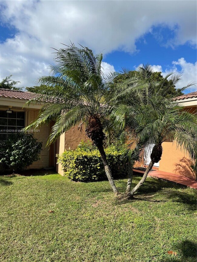 Building Photo - 17242 SW 94th Ave