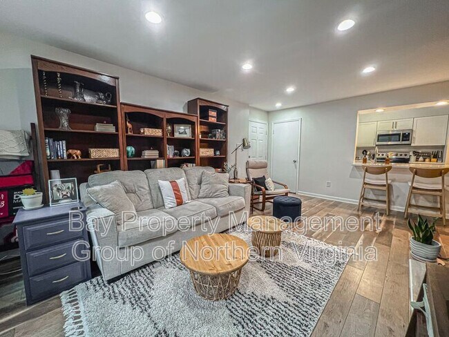 Foto del edificio - 7714 Lafayette Forest Dr